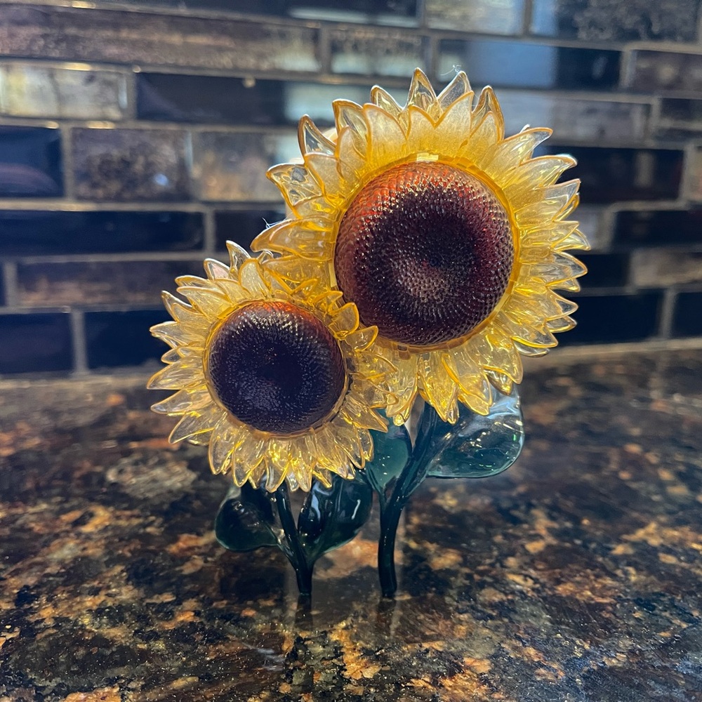 Bath & Body Works wall plug in.
Sunflowers 🌻